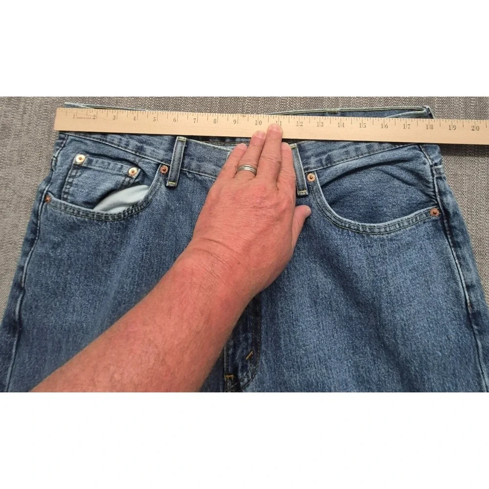 Levi 550 men's medium wash denim blue‎ jeans 38x32 Cotton straight leg